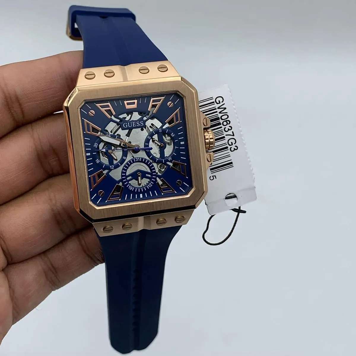 gw0637g3-guess-watch-men-square-blue-dial-rubber-strap-quartz-battery-analog-leo_9