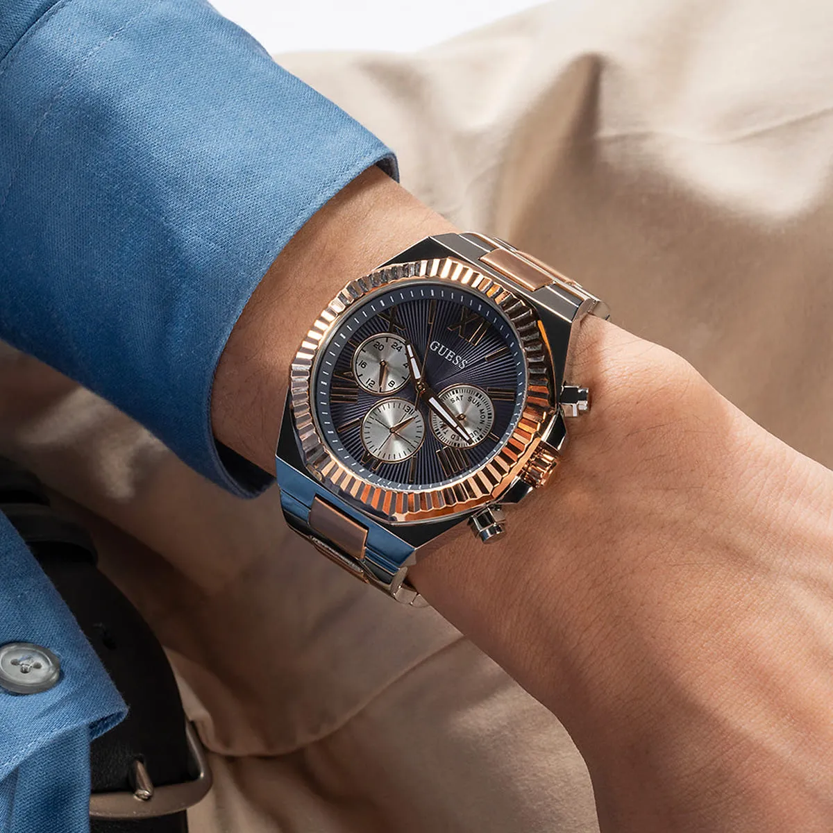 gw0703g4-guess-watch-men-black-dial-metal-stainless-steel-silver-rose-gold-strap-quartz-battery-analog-equity_8