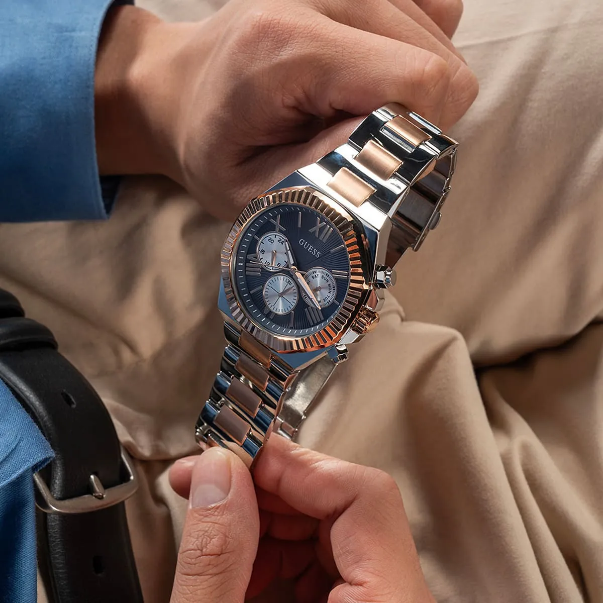 gw0703g4-guess-watch-men-black-dial-metal-stainless-steel-silver-rose-gold-strap-quartz-battery-analog-equity_9
